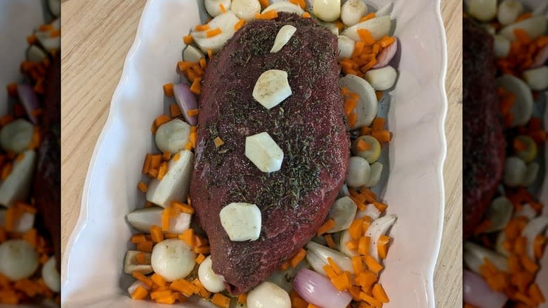 Roasted beef, carrots, onions 