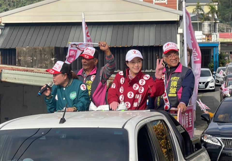 陳瑩表示，因為候選人分票情況嚴重，導致選情呈現拉鋸，希望大家可以集中選票，「讓會做事的人，繼續留在國會」。（陳瑩辦公室提供／游念育台北傳真）