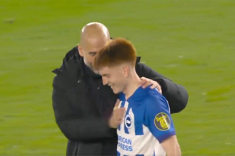 El afectuoso saludo de Pep Guardiola a Valentín Barco después de la goleada de Manchester City sobre Brighton