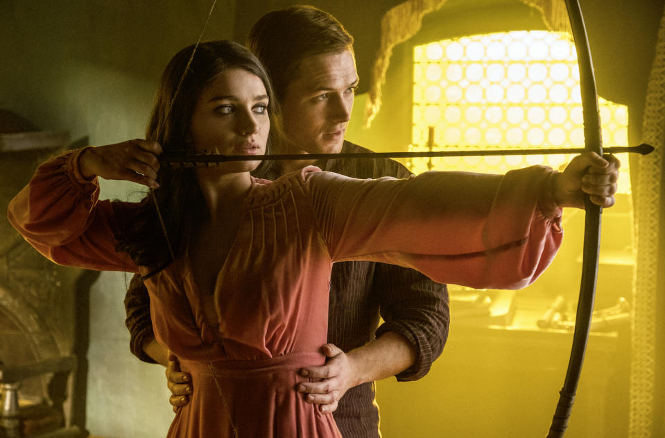 Eve Hewson an der Seite von Taron Egerton im neuen “Robin Hood”-Film. (Bild: Wenn)