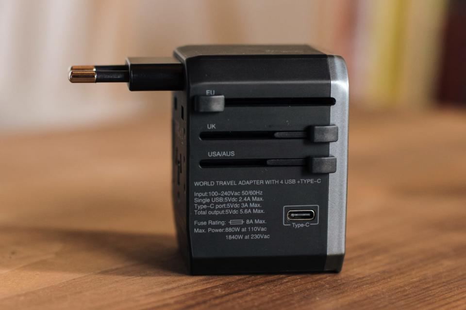 Travel plug adapter