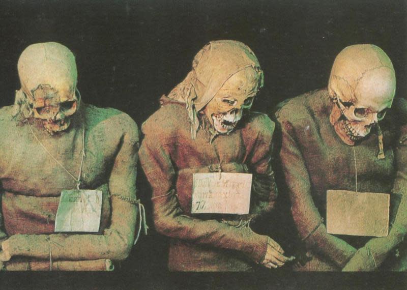 位於義大利西西里島的「卡普奇尼地下墓穴」，保存了上千具木乃伊。（翻攝維基百科）