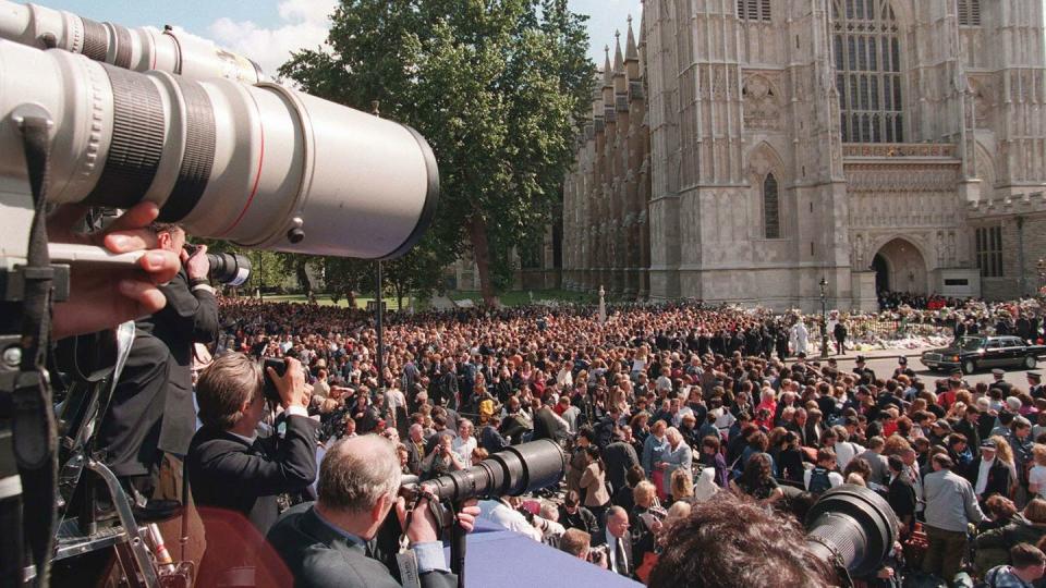 Crowd, Cameras & optics, Camera, Lens, Hat, Audience, Video camera, Camera operator, Camera lens, Public event, 