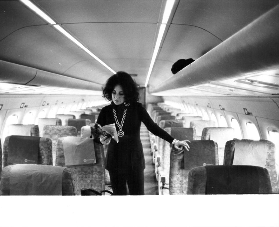 These Photos of Celebrities on Planes in the '70s Make Flying Actually Look Fun