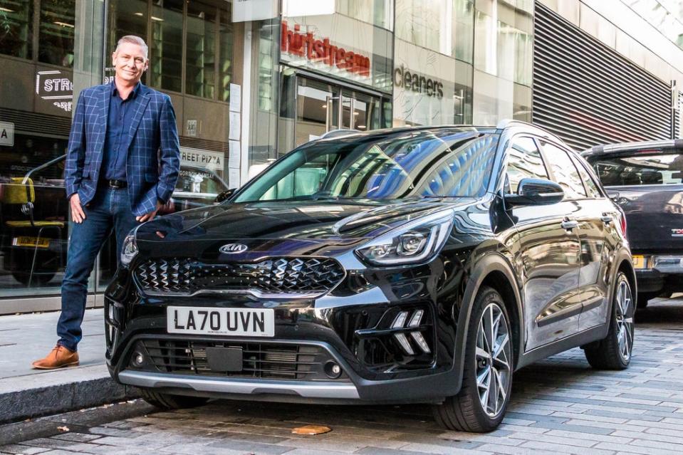 Kia Academy's Steve Lang with the Niro in London (David Williams)