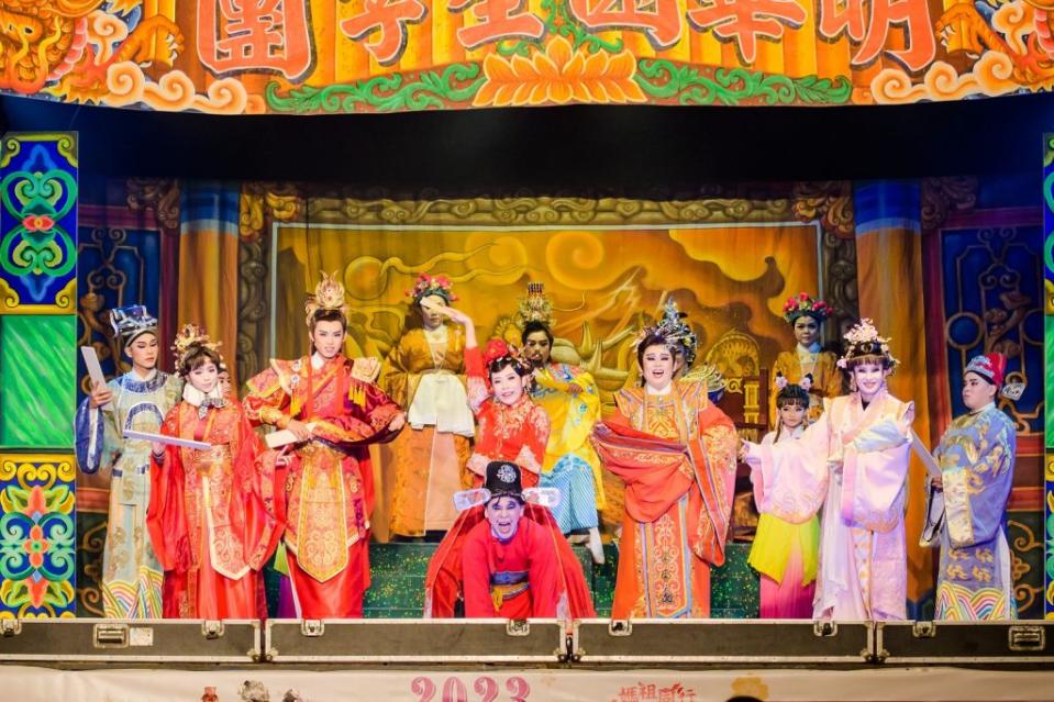 台中媽祖國際觀光文化節起跑，明華園星字戲劇團新社率先登台。（記者徐義雄攝）
