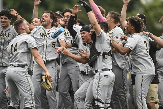 Oregon Ducks baseball completes 8-run Super Regional comeback in