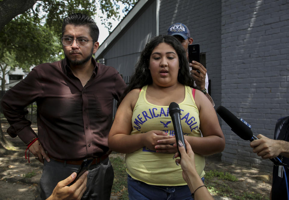 Kaylin Garcia talks to reporters about the early morning raid that was conducted by Immigration and Customs Enforcement (ICE) agents at the El Paraiso Apartments complex in Houston, Texas, Monday, July 15, 2019. (Photo: ASSOCIATED PRESS)