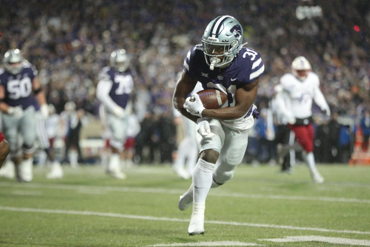 Kansas State running back DJ Giddens (31) runs after catching a pass last year against Kansas at Bill Snyder Family Stadium.