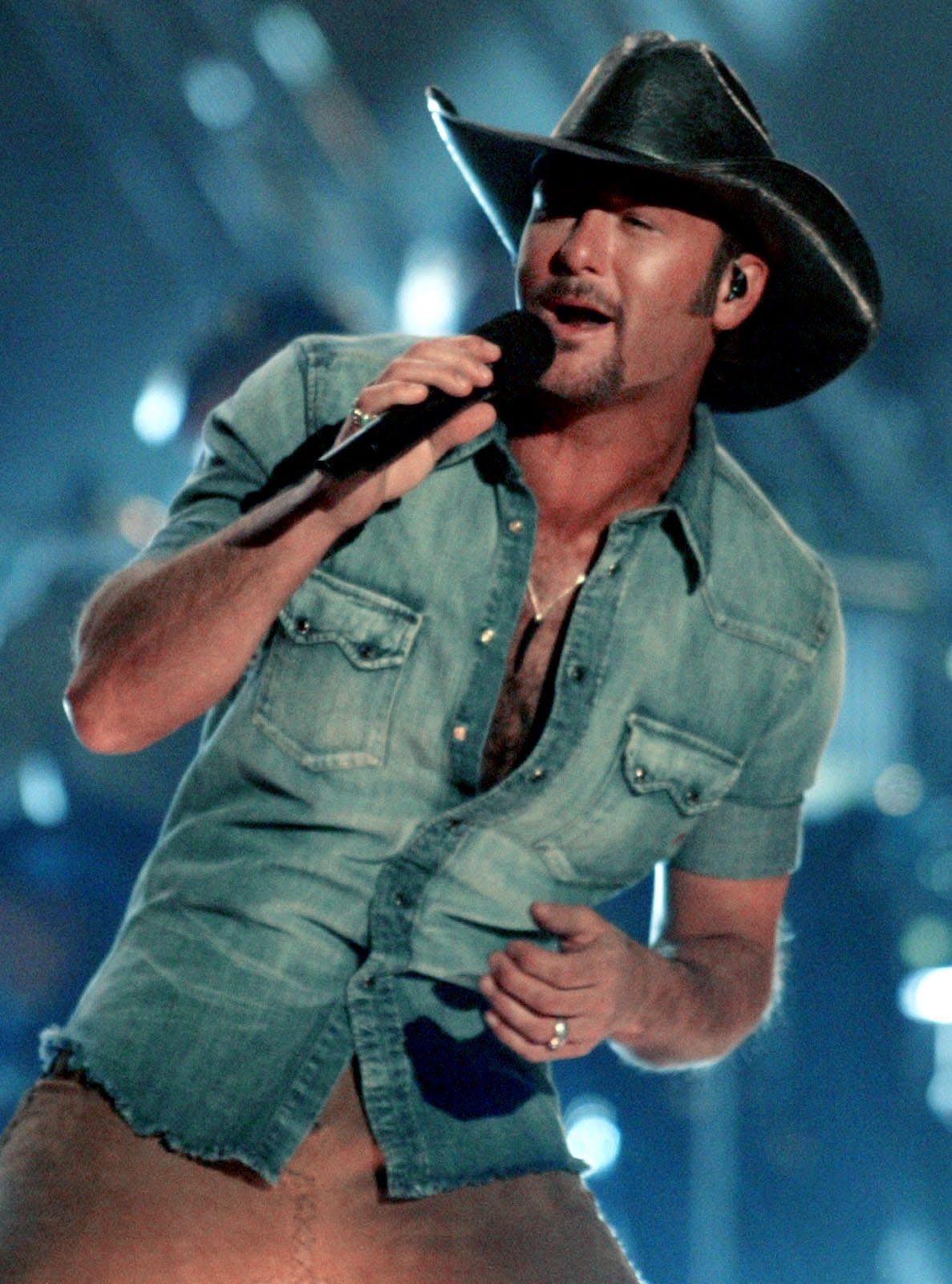 Tim McGraw last performed in Springfield in 1995, right after he made his mainstream breakthrough with Not a Moment Too Soon, which was the first of his four number-one albums on the regular Billboard 200.