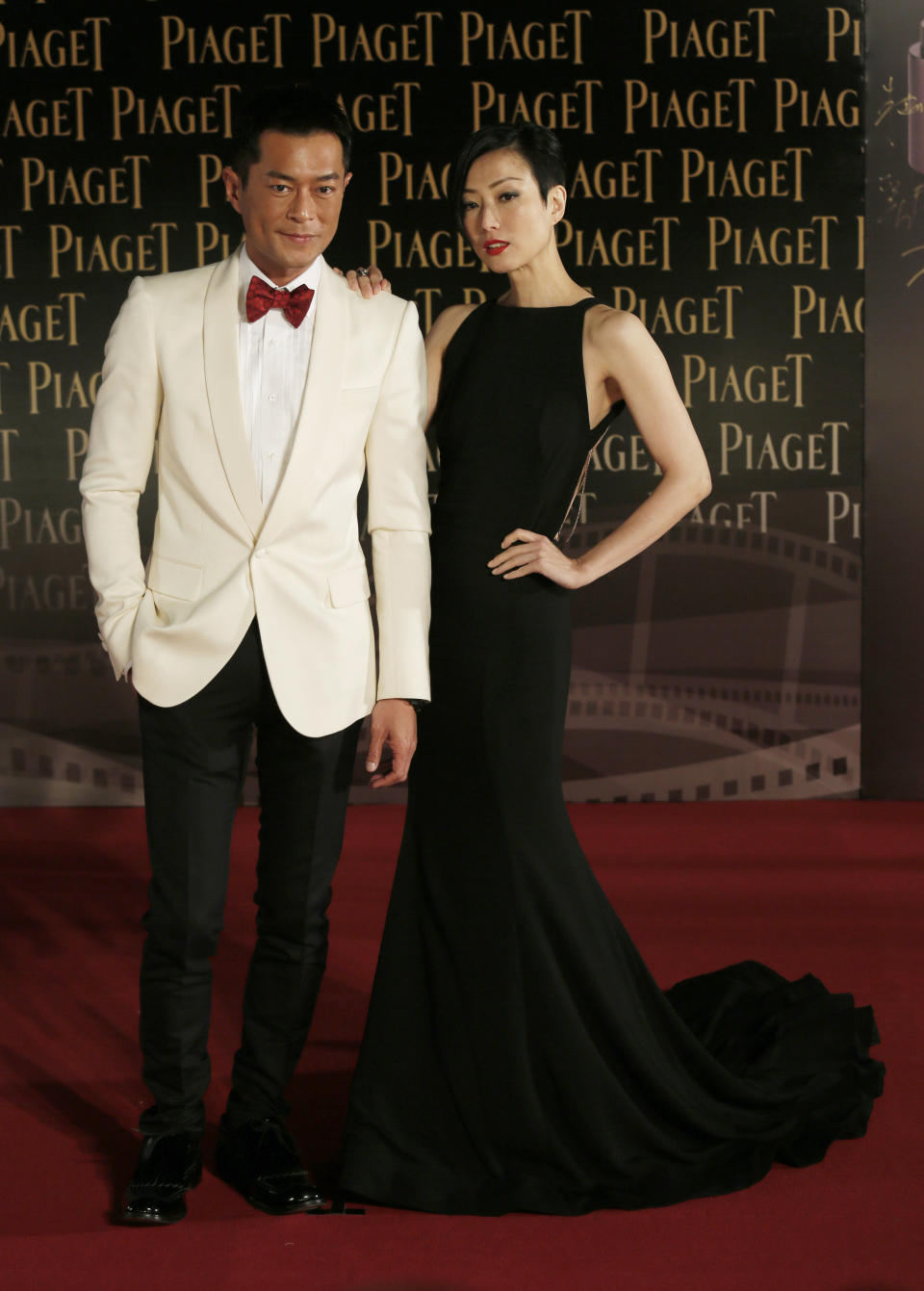 Hong Kong actor Louis Koo and actress Sammi Cheng pose on the red carpet of the 33rd Hong Kong Film Awards in Hong Kong Sunday, April 13, 2014. (AP Photo/Vincent Yu)