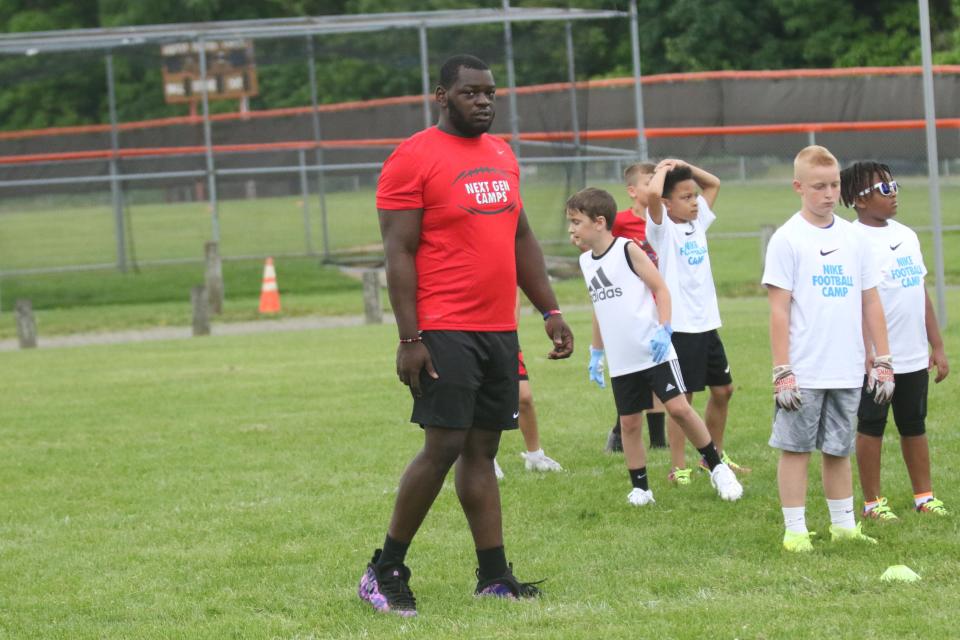 Former Mansfield Senior Tygers and current Western Kentucky Hilltopper Ty'Lheir Grose instructs his group of kids during the 2022 Nike Skills Football Camp at Arlind Field this week.