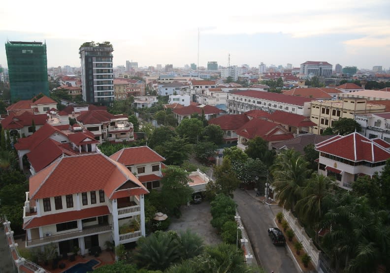 柬埔寨允許外國人可以自由買賣二樓以上綜合式住宅、公寓大樓。蘇義傑攝