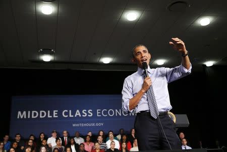 U.S. President Barack Obama speaks about his plan for free community college education and middle class economics during a visit Ivy Tech Community College in Indianapolis, Indiana, February 6, 2015. REUTERS/Kevin Lamarque