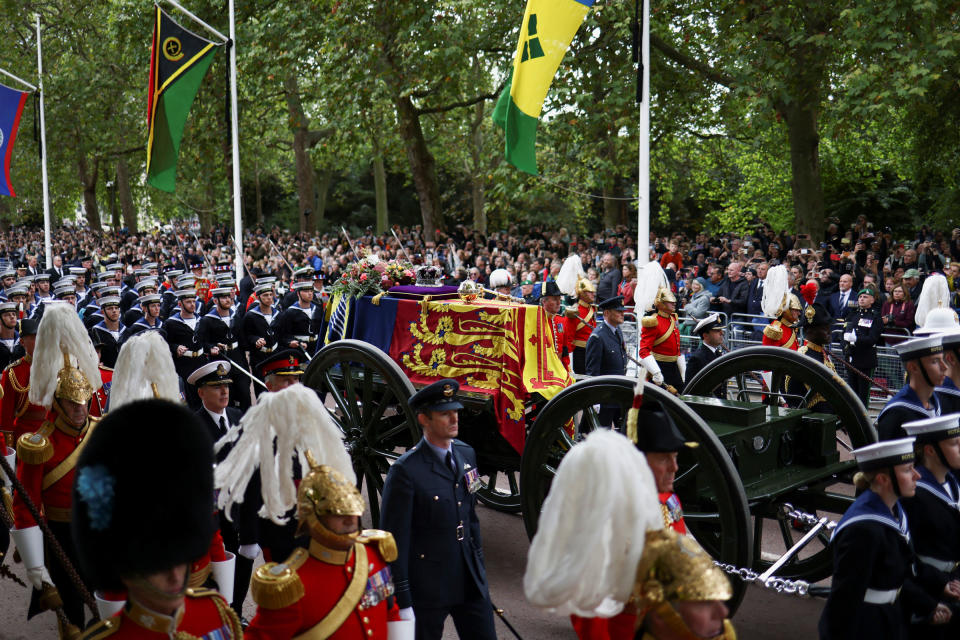 The procession carries the coffin on the day of the state funeral and burial of Britain's Queen Elizabeth II.<span class="copyright">Tom Nicholson—Reuters</span>
