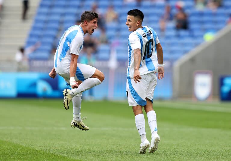 Thiago Almada y Giuliano Simeone ya saben lo que es convertir goles en un Juego Olímpico; la Argentina los necesita ante Francia