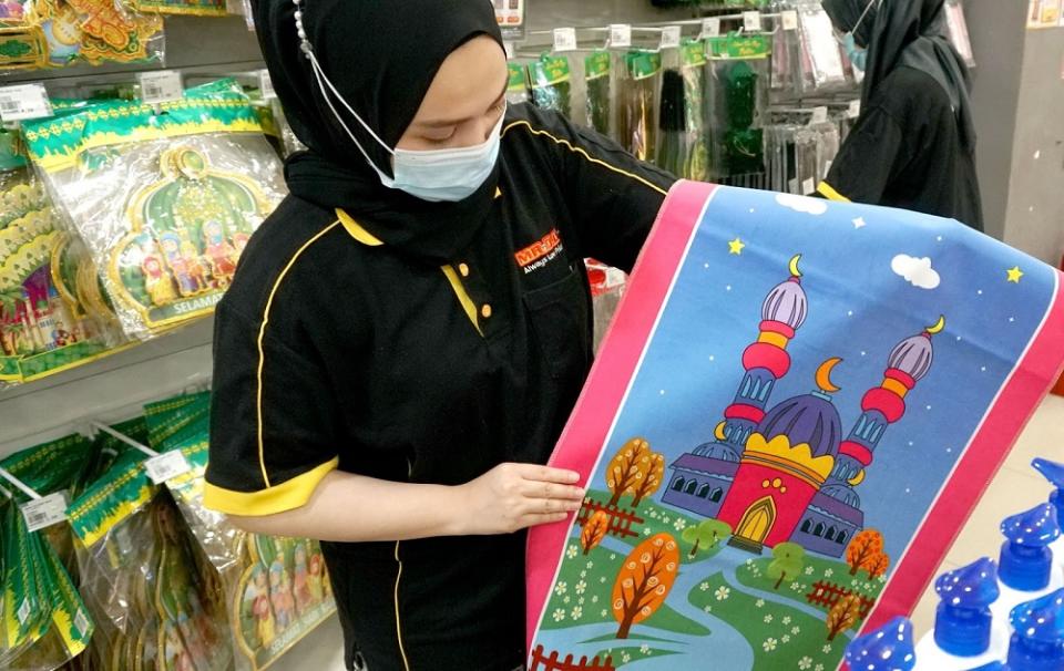 MR.DIY offers a variety of Muslimah products for those who are still looking for Raya gift ideas. ― Picture courtesy of MR.DIY