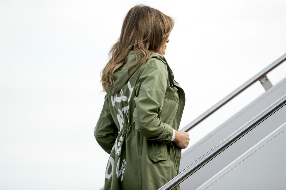 <p>First lady Melania Trump boards a plane at Andrews Air Force Base, Md., Thursday, June 21, 2018, to travel to Texas. (Photo: Andrew Harnik/AP) </p>