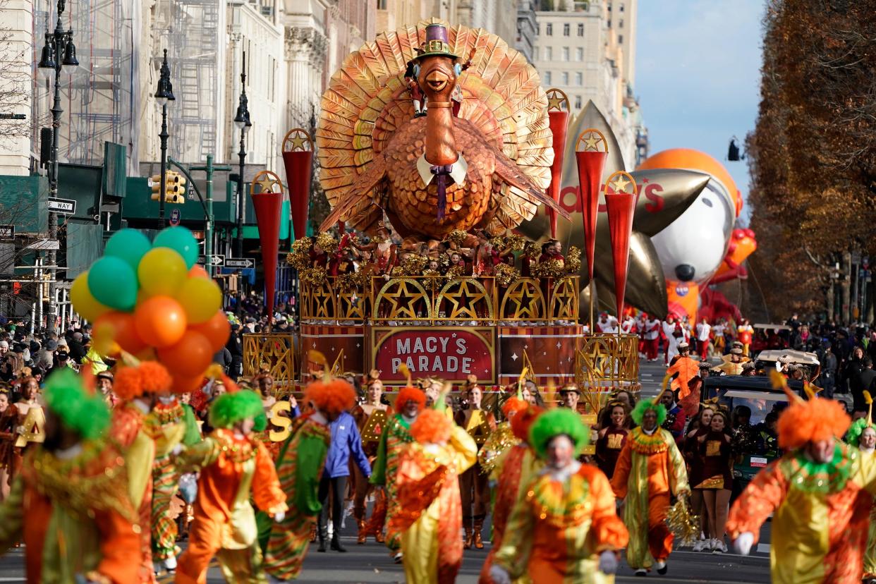 The Thanksgiving turkey leads off the parade  on Central Park West at the Macy’s Thanksgiving Day Parade in New York.