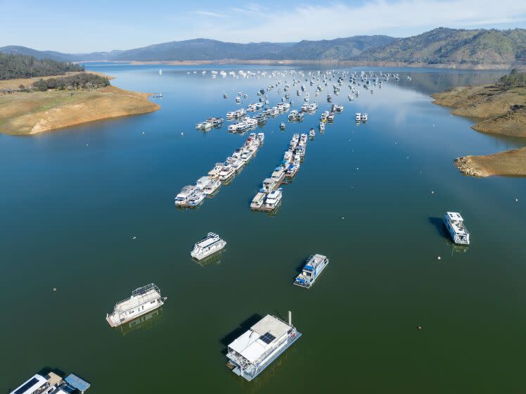 OROVILLE, CA - February 08, 2023: Houseboats on the water at Bidwell Canyon Marina at Lake Oroville on Wednesday February 08, 2023 in Oroville, CA. (Brian van der Brug / Los Angeles Times)