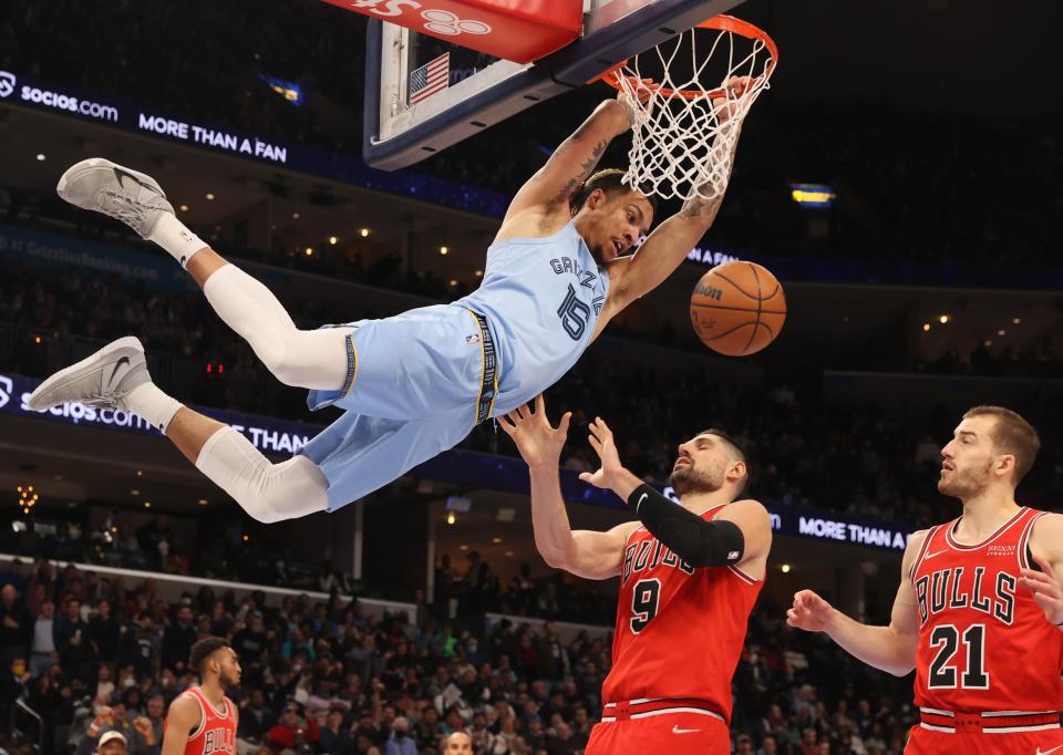 Memphis Grizzlies forward Brandon Clarke (15) dunks the ball over Chicago Bulls guard Matt Thomas (21) and center Nikola Vucevic (9) FedExForum on Monday, Jan. 17, 2022. 