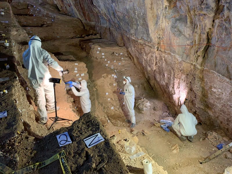 Researchers looking for ancient DNA take samples in Chiquihuite Cave, Mexico. Source: Mads Thomsen