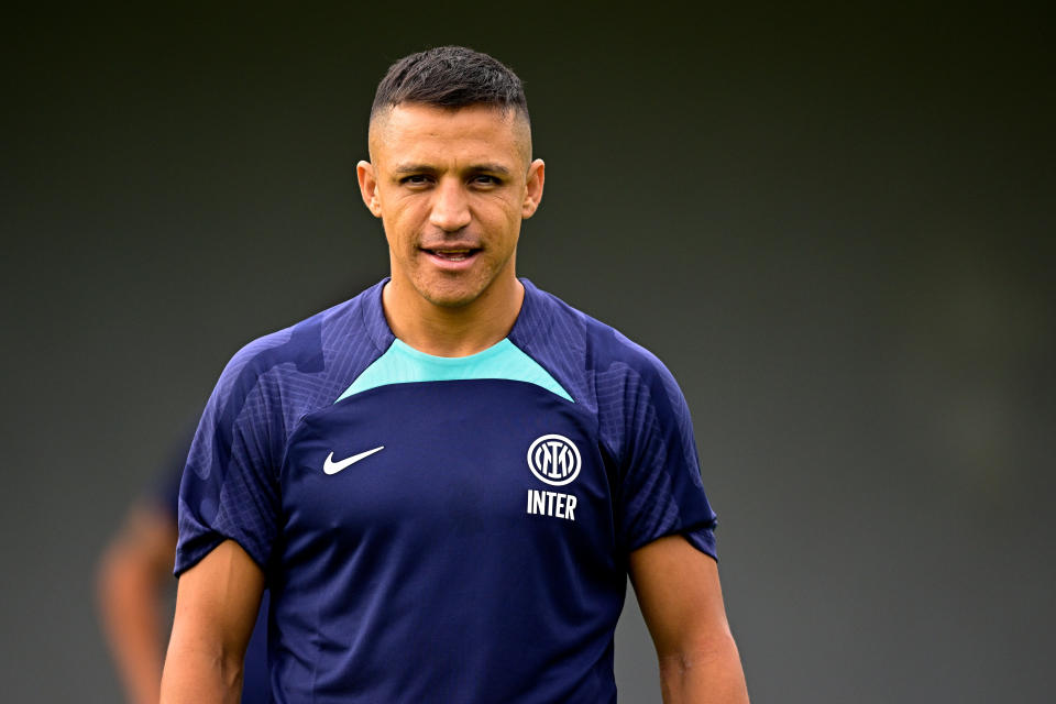 COMO, ITALY - JULY 14: Alexis Sanchez of FC Internazionale looks on during the FC Internazionale training session at the club's training ground Suning Training Center at Appiano Gentile on July 14, 2022 in Como, Italy. (Photo by Mattia Ozbot - Inter/Inter via Getty Images)