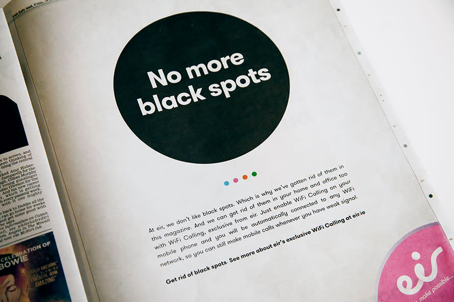 Una pagina acquistata, lo slogan “No more black spots”, cioè “Mai più punti neri” e, sotto, la spiegazione di come fare a poter telefonare e connettersi online sempre.