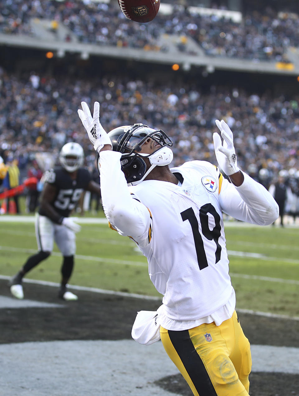 Pittsburgh Steelers wide receiver JuJu Smith-Schuster (19) waits to catch a touchdown pass against the Oakland Raiders during the first half of an NFL football game in Oakland, Calif., Sunday, Dec. 9, 2018. (AP Photo/Ben Margot)