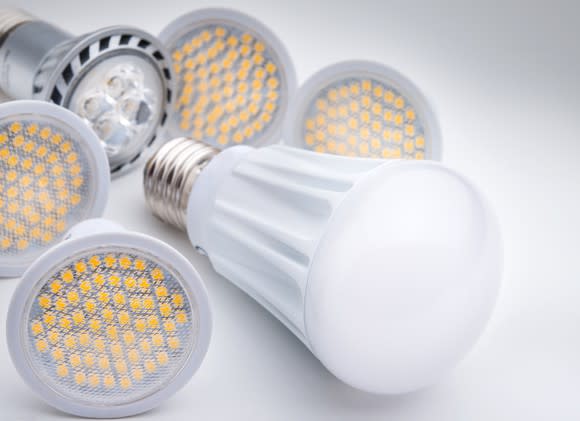 6 LED light bulbs of various types.