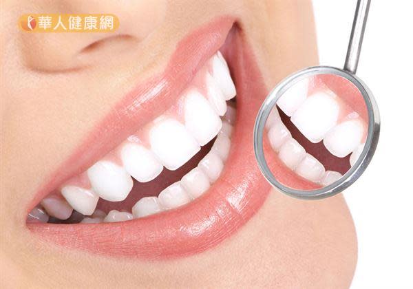 牙齒美白是一種健康象徵，能幫助職場社交關係加分。