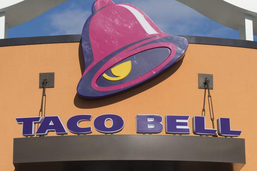 Cliente dispara contra empleado de Taco Bell al creer que le dio mal su cambio