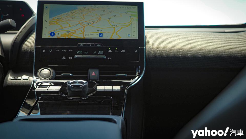 12.3吋中控螢幕搭配旋鈕式排檔無疑是Toyota bZ4X最顯著的特色。