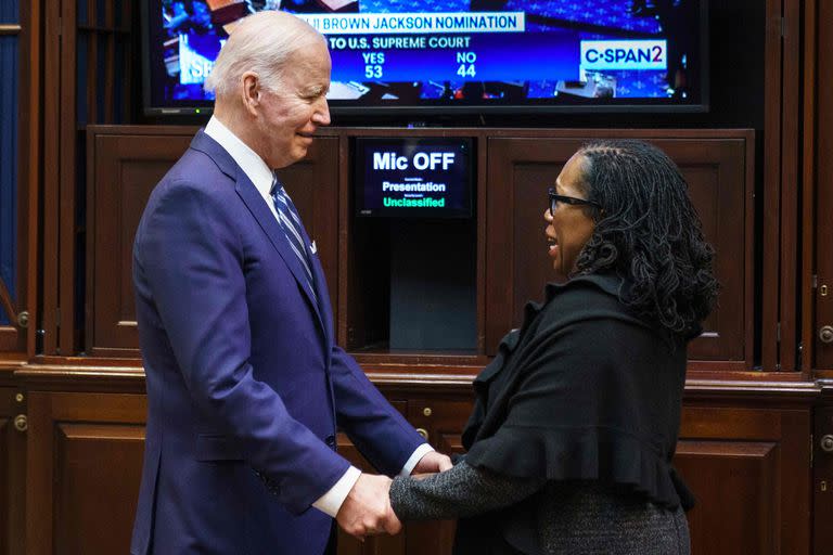 El presidente Joe Biden y la jueza Ketanji Brown Jackson siguieron la votación en el Senado desde la Casa Blanca