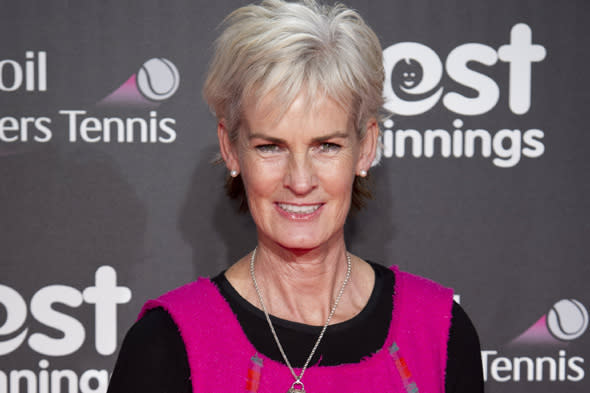 judy murray defends son andy over hotel eviction row