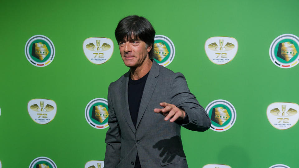 Nationalmannschaftstrainer Joachim "Jogi" Löw spielt sich selbst