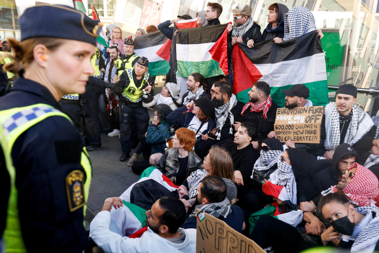 Des manifestants pro-palestiniens ont constesté la présence d’Israël à l’Eurovision devant la Malmö arena ce samedi 11 mai. 