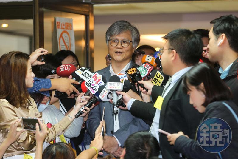 吳蕚洋上次參選台北市長，因推廣蜂蜜檸檬、在辯論會高歌而爆紅。（本刊資料照）