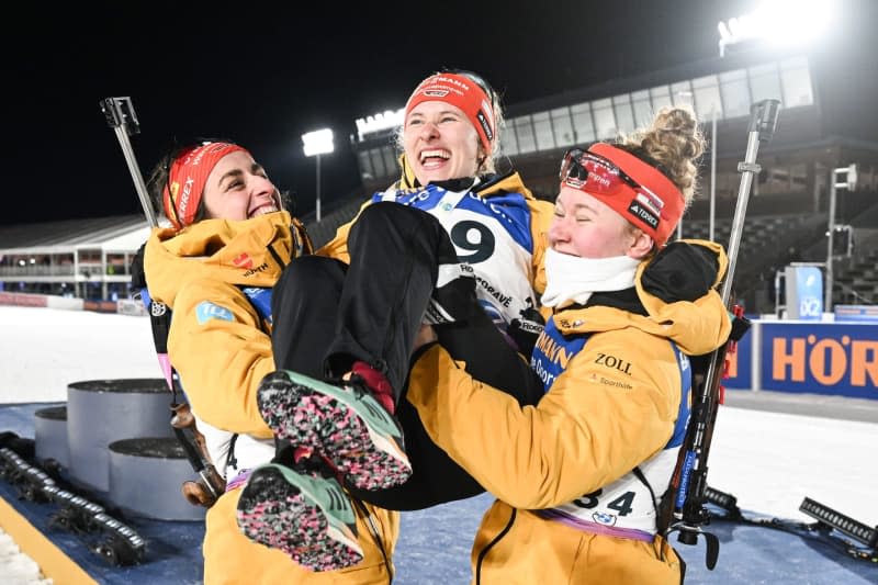 German biathlete Janina Hettich-Walz celebrates her second place with teammates Selina Grotian (R) and Vanessa Voigt (L) after the award ceremony of the Women's individual 15 km during the Biathlon World Championships. Hendrik Schmidt/dpa