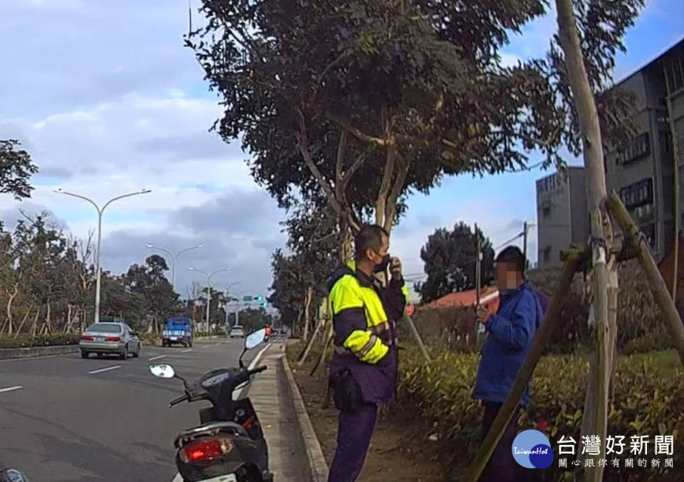 騎車抽菸未戴口罩，酒駕男遭警查獲