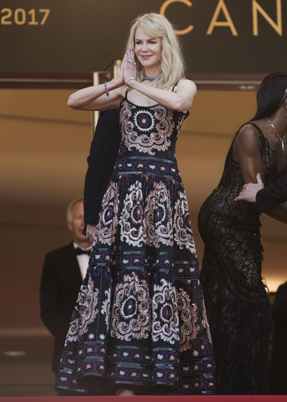 <p>Am achten Tag der Filmfestspiele in Cannes wurde das 70. Jubiläum des Festivals gefeiert. Über den glamourösen Red Carpet flanierte auch Nicole Kidman, die eine bodenlange, bestickte Robe von Armani Privé trug. (Bild: AP Photo) </p>