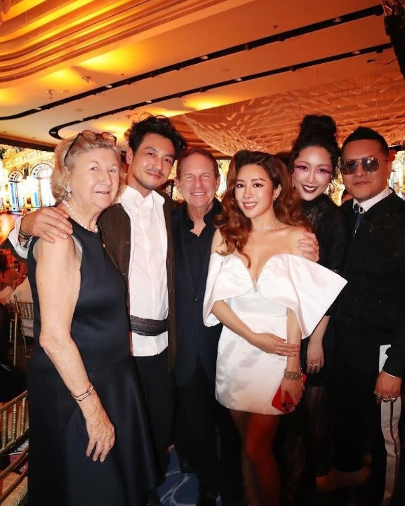 港媒報導指出外傳香港女星崔碧珈(右2)是介入李玟婚姻的小三，多張與Bruce合照的照片也被挖出。（Instagram/@anitachui）