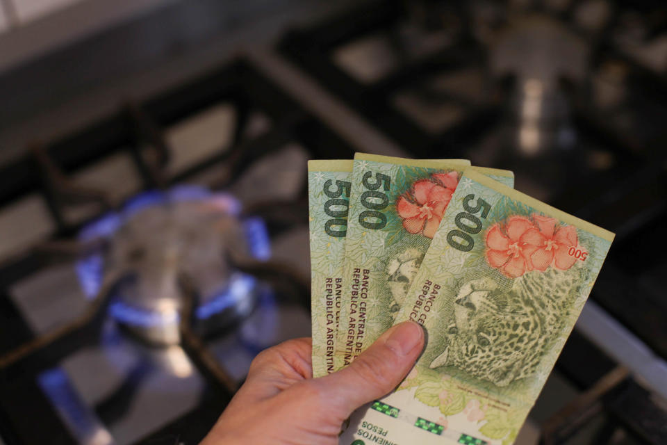 Uno de los grandes temores en Argentina con el desplome del peso es que se disparen los precios. Foto: Carol Smiljan/NurPhoto via Getty Images. 