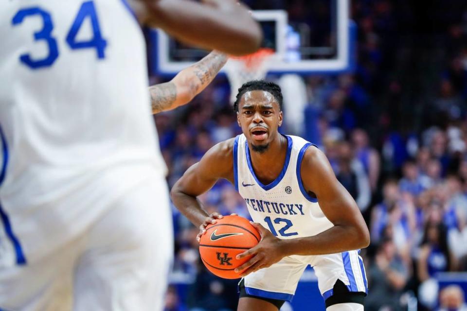 Kentucky guard Antonio Reeves calls to Wildcats teammate Oscar Tshiebwe during a game against the Florida Gators on Saturday.