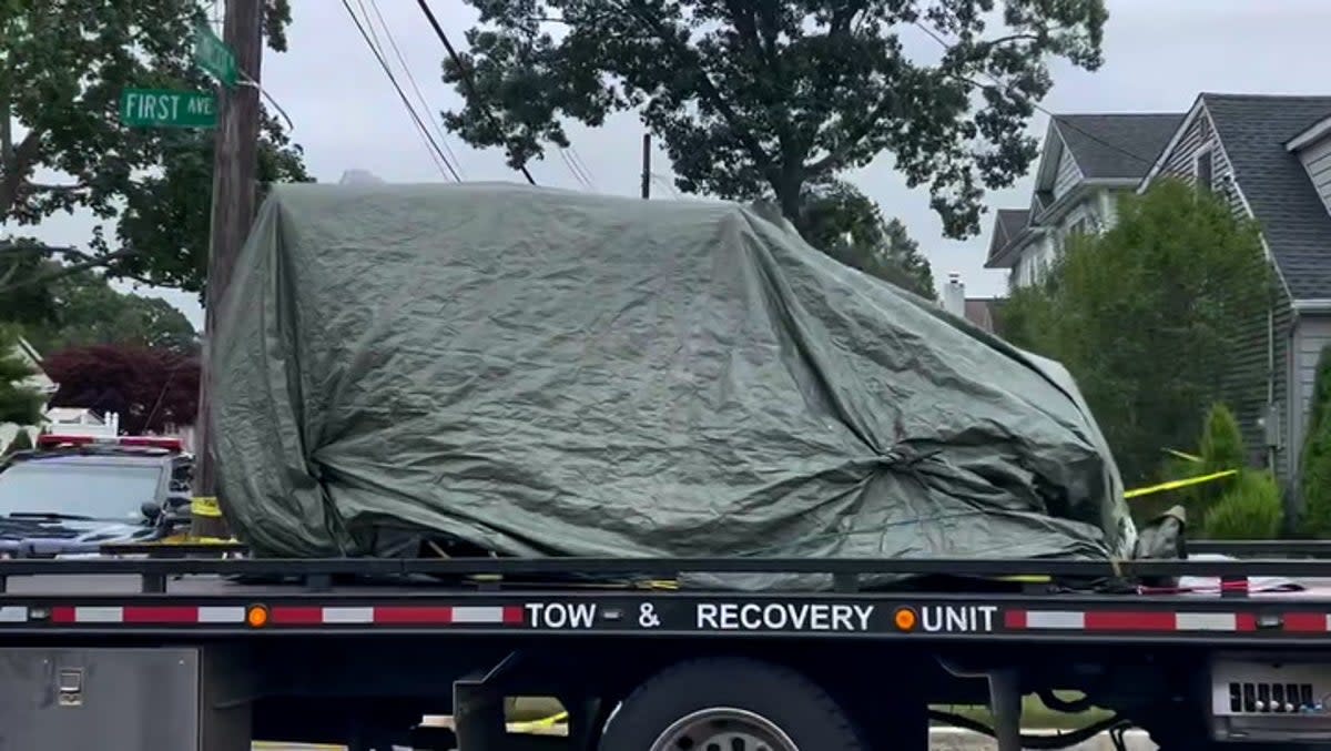 Police remove evidence from home of Long Island serial killer suspect (Patrick Reichart)