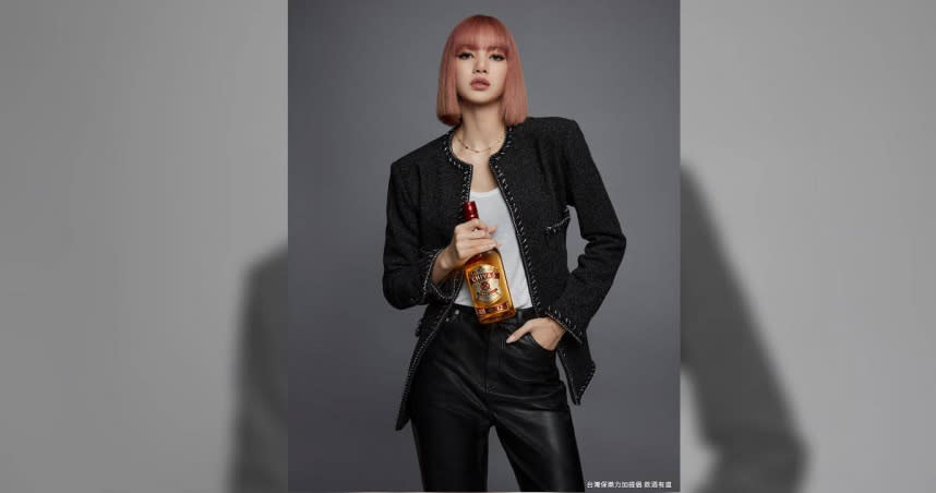 Chivas Regal的代言人Lisa，為全球知名音樂團體「BLACKPINK」成員之一，官方IG追蹤數超過8,000萬。（保樂力加提供）