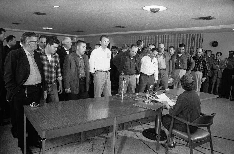 <p>Eighteen defendants stand before Miss Esther Carter (seated) as they were arraigned with the slaying of thee Civil Rights workers on Dec. 4, 1964 in Mississippi. (Photo: HWC/AP) </p>