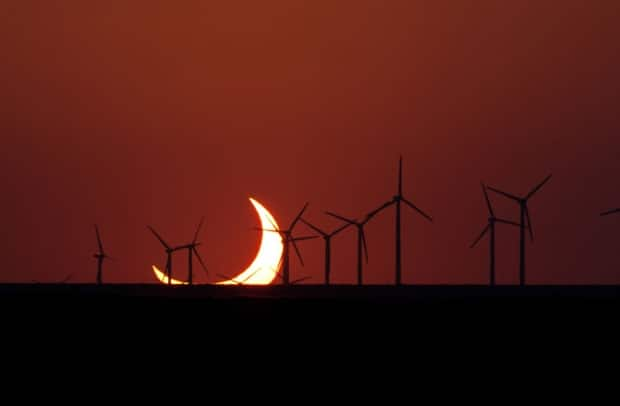 This photo from May 20, 2012 shows a deep partial eclipse, as seen from the U.S. southwest, as the sun was setting. The upcoming annular eclipse will look similar in many parts of Canada Ã¢ÂÂ but this time at sunrise.