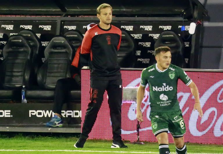 Martín Cicotello, colaborador del entrenador Frank Darío Kudelka, estuvo a cargo del primer equipo de Huracán ante Sarmiento, por la 9° fecha de la Copa de la Liga