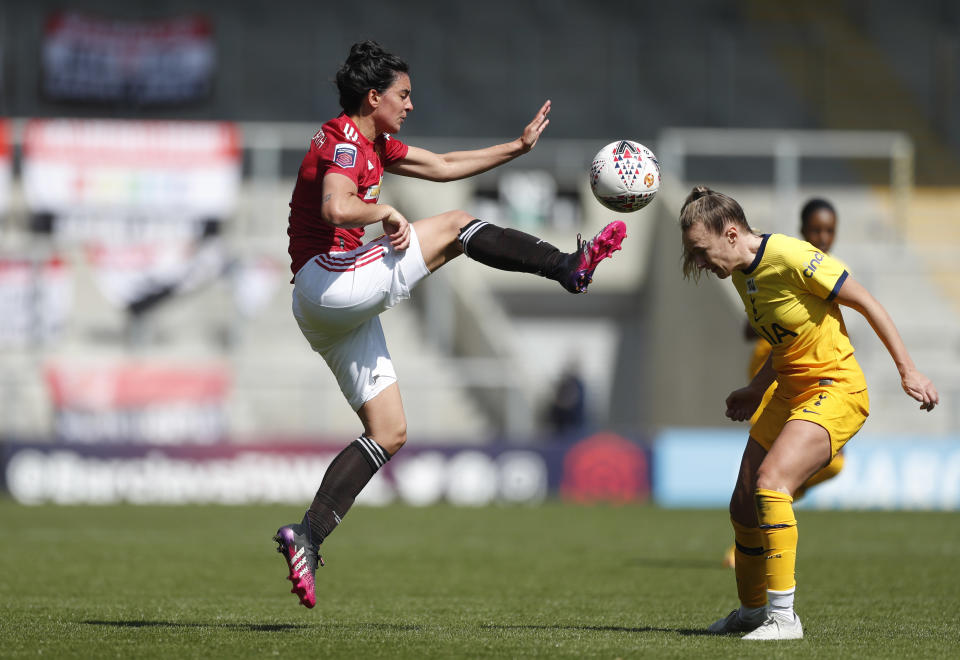 Manchester United's Jessica Sigsworth in action with Tottenham Hotspur's Josie Green (Picture: Reuters/Lee Smith)